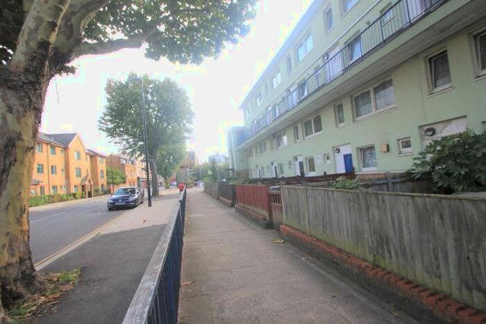 3 Bedroom Flat To Rent In Edward Street, Depford, SE8