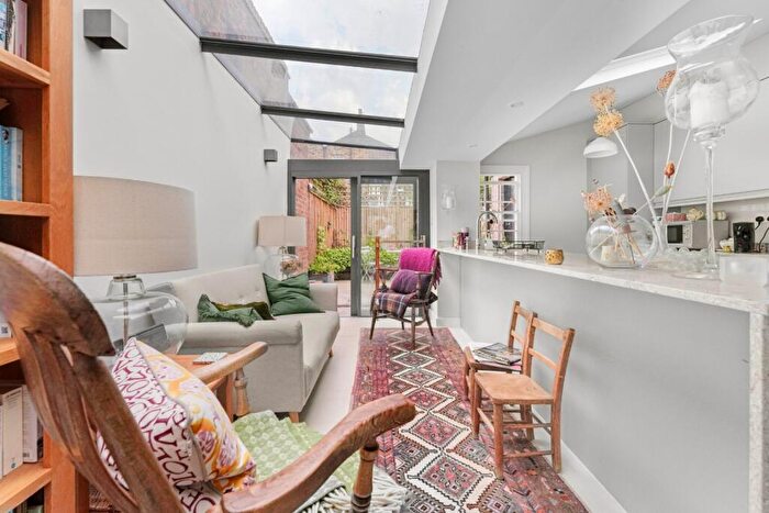 2 Bedroom Flat To Rent In Walcot Square, Kennington, SE11