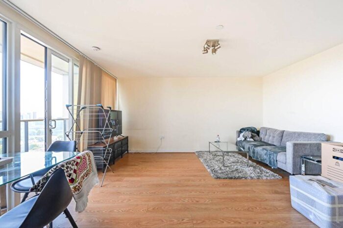 1 Bedroom Flat To Rent In Panoramic Tower, Poplar, London, E14