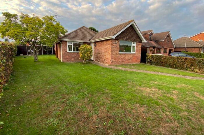 2 Bedroom Bungalow To Rent In West End, GU24