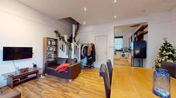 4 Bedroom Flat To Rent In Clifton Road, London, W9