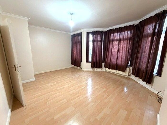 2 Bedroom Maisonette To Rent In Pinner Road, North Harrow, Harrow, HA1