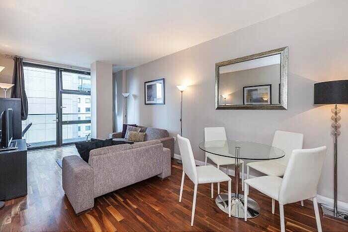 2 Bedroom Apartment To Rent In Discovery Dock West, E14