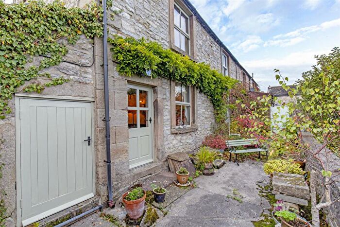 3 Bedroom Terraced House For Sale In Folds Head, Calver, Hope Valley, S32