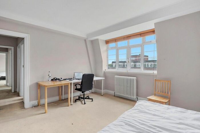 Studio To Rent In Chatsworth Court, London, W8
