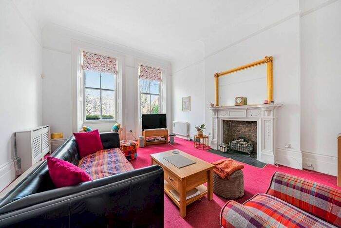 1 Bedroom Flat To Rent In Nevern Square, Earls Court, London, SW5