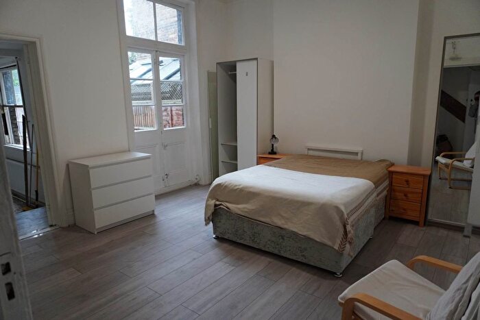 1 Bedroom Flat To Rent In Sutton Court Road, London, W4