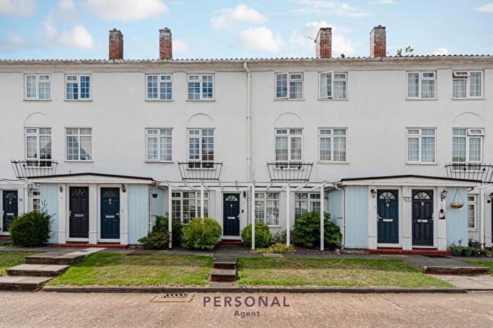 2 Bedroom Flat To Rent In Manor House Court, Epsom, KT18