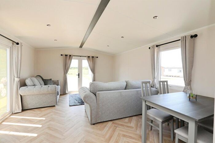 3 Bedroom Park Home For Sale In Thorne Road, Austerfield, Doncaster, DN10