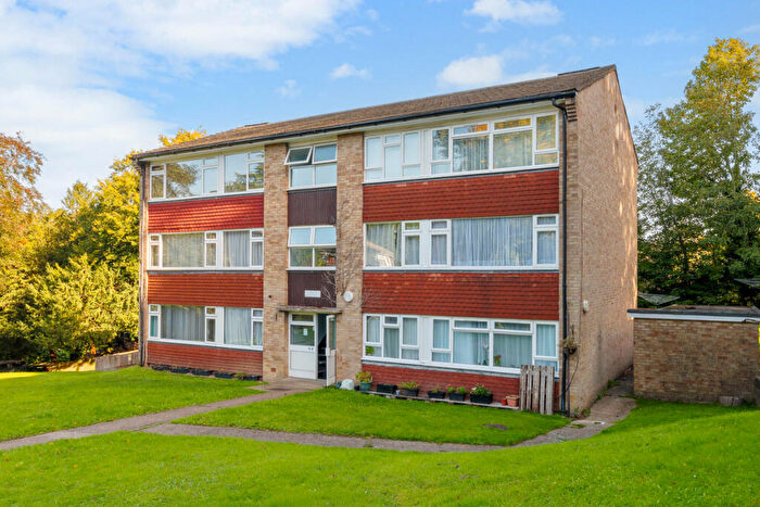 2 Bedroom Flat To Rent In Harestone Hill, Caterham, CR3