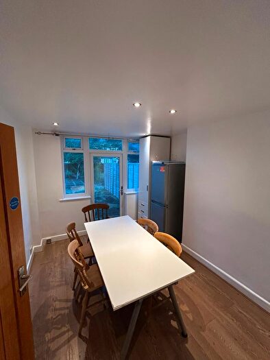 4 Bedroom Semi-Detached House To Rent In New High Street, Oxford, OX3