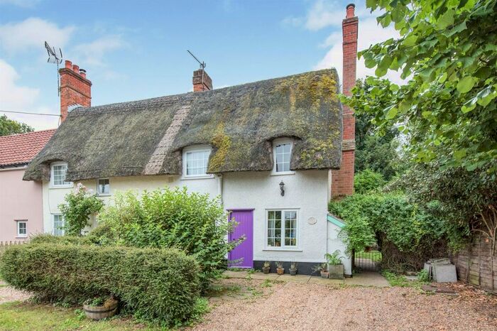 2 Bedroom Property For Sale In The Street, Brome, Eye, IP23