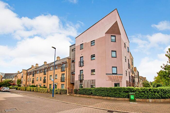 2 Bedroom Flat For Sale In Chieftain Way, Cambridge, CB4