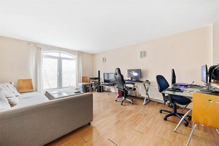 1 Bedroom Apartment To Rent In Cold Harbour, London, E14