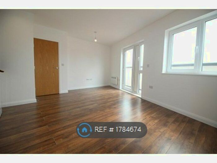 1 Bedroom Flat To Rent In Lyons Way, Slough, SL2