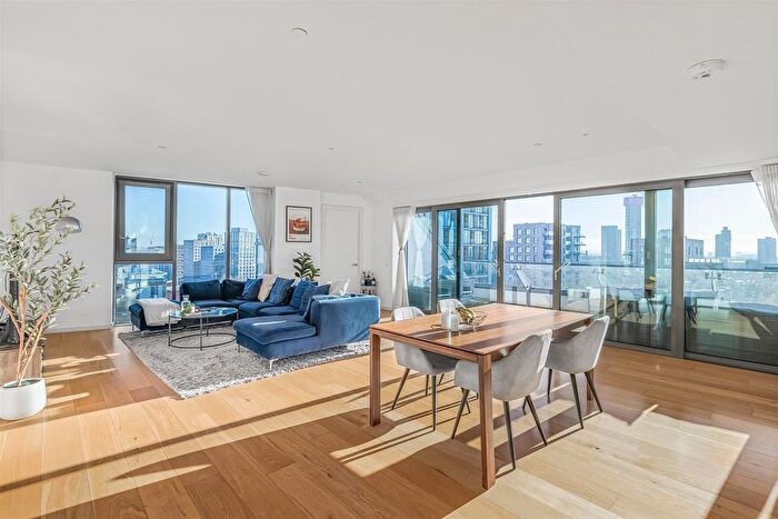 3 Bedroom Flat To Rent In Eastfields Avenue, Wandsworth, SW18