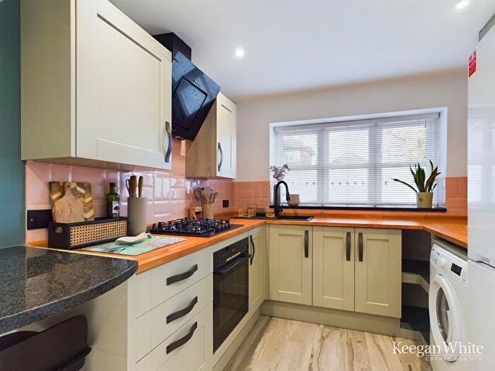 5 Bedroom Detached House For Sale In Hollybrook Way - Detached With Annex, HP13