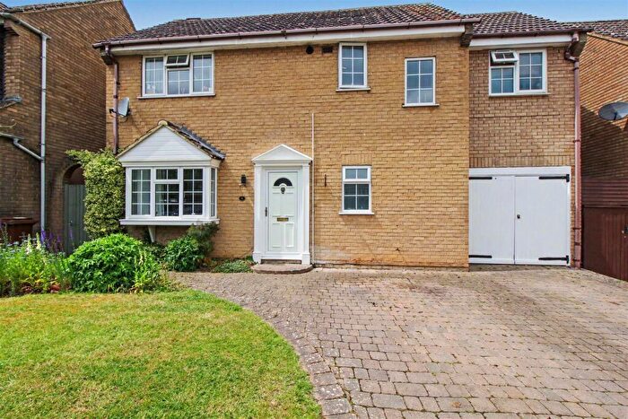 4 Bedroom Detached House For Sale In Furnells Close, Raunds, NN9