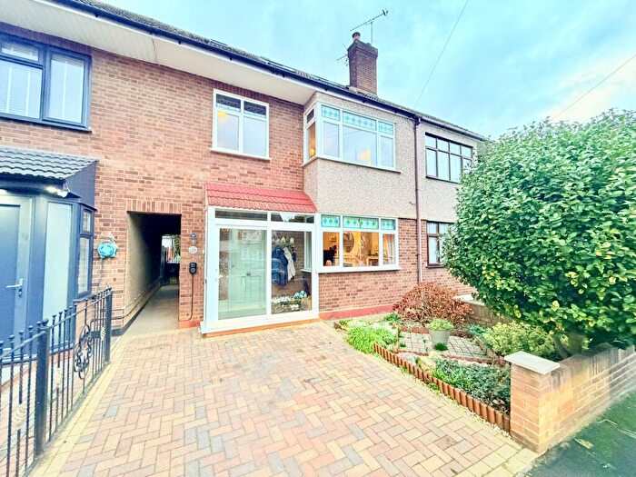 4 Bedroom Terraced House For Sale In Grays End Close, Grays, RM17