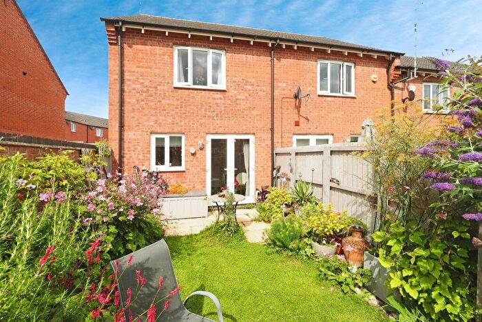 3 Bedroom Town House For Sale In Carr Brook Way, Melbourne, Derby, DE73
