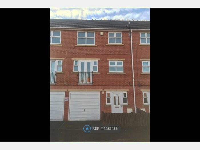 2 Bedroom End Of Terrace House To Rent In Cow Close Road, Leeds, LS12