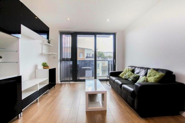 2 Bedroom Flat To Rent In Harford Street, Stepney Green, E1