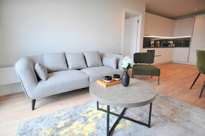 2 Bedroom Flat To Rent In Aspin Lane, Manchester, M4