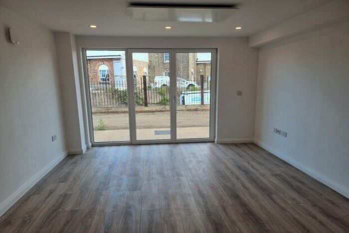 2 Bedroom Flat To Rent In Kristi House, Ashford, TN24