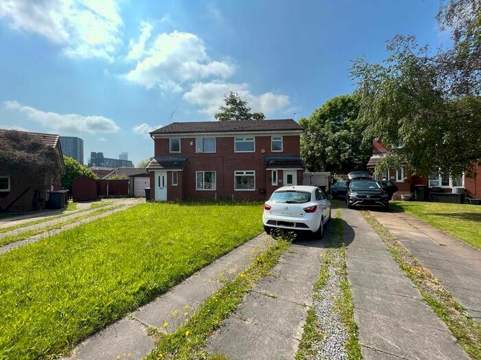 3 Bedroom Semi-Detached House To Rent In Brotherton Drive, Salford, M3