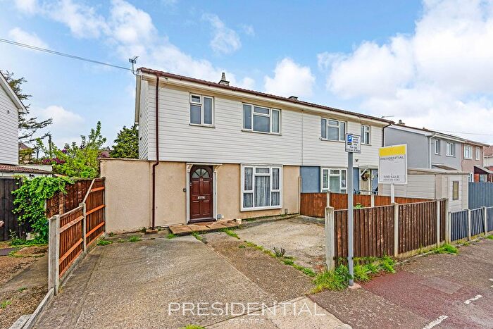 3 Bedroom Semi Detached House For Sale In Brook Avenue, Dagenham, RM10