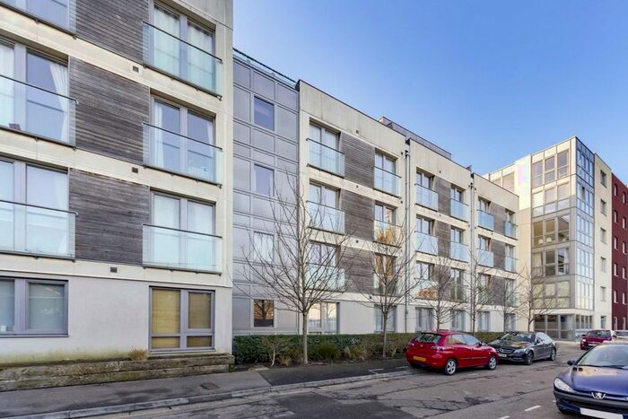 1 Bedroom Flat To Rent In Garden Road, Richmond, TW9