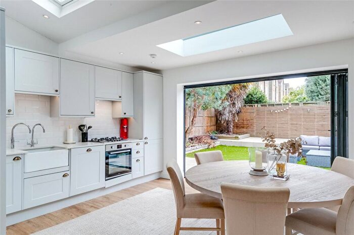 2 Bedroom Apartment To Rent In Broomwood Road, SW11