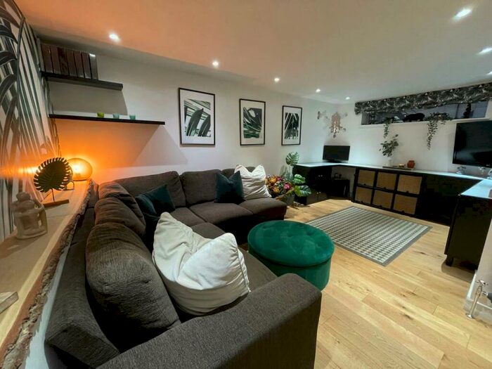 3 Bedroom Semi-Detached House To Rent In Filton Road, Horfield, Bristol, BS7