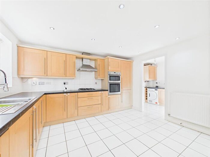 5 Bedroom Detached House To Rent In Beechwood Park Drive, Darley Park, Derby, DE22