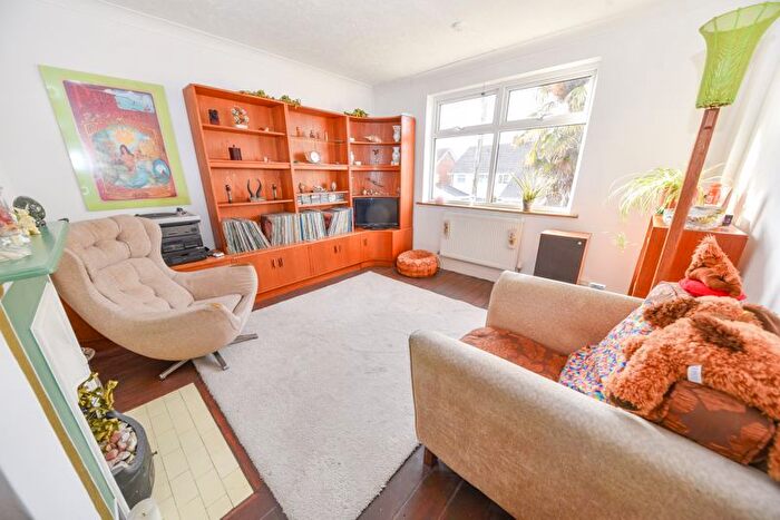 4 Bedroom Detached House For Sale In Orchard Road, Havant, PO9