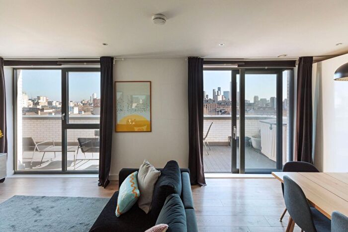 3 Bedroom Flat For Sale In St. Pauls Way, Duesbury House, E3