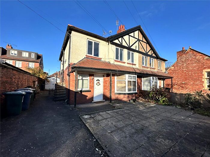 2 Bedroom Apartment To Rent In Drummond Road, Leeds, West Yorkshire, LS16