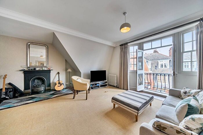 2 Bedroom Flat For Sale In Ashley Gardens, Westminster, London, SW1P