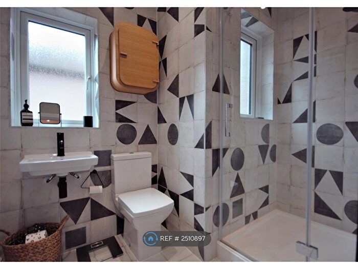 2 Bedroom Flat To Rent In Lea Bridge Road, London, E17