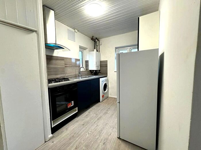 1 Bedroom Flat To Rent In Bartram Close, Uxbridge, UB8