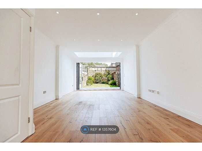 3 Bedroom Detached House To Rent In Marion Road, London, NW7