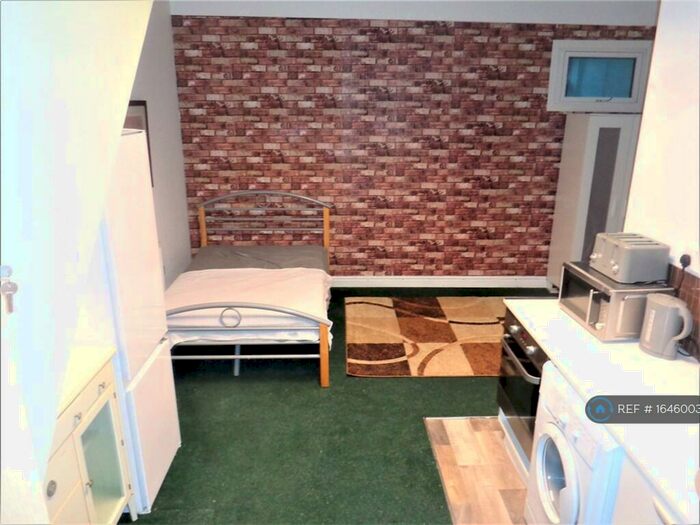 1 Bedroom Flat To Rent In Tower Square, Stoke-On-Trent, ST6