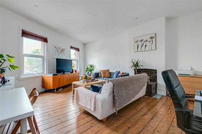 2 Bedroom Maisonette To Rent In Garratt Lane, London, SW17