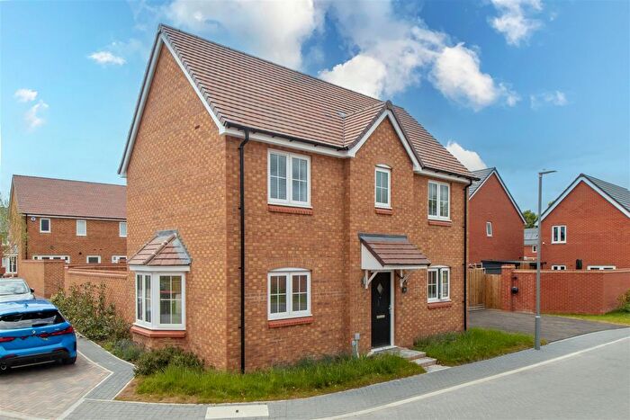 3 Bedroom Detached House To Rent In Buttercup Close, Greenleys, MK12