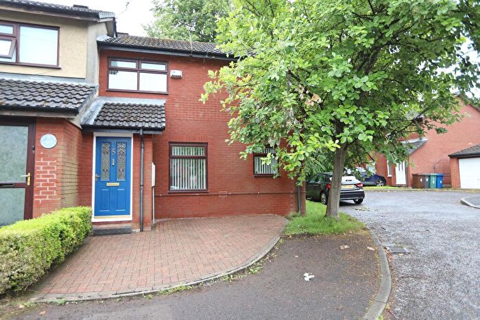 2 Bedroom Semi-Detached House To Rent In Green Hill, Prestwich, M25