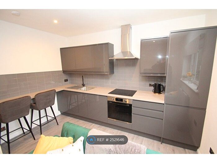 1 Bedroom Flat To Rent In Park Drive, Manchester, M16