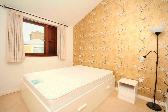 2 Bedroom Flat To Rent In Highbury Crescent, Highbury, London, N5