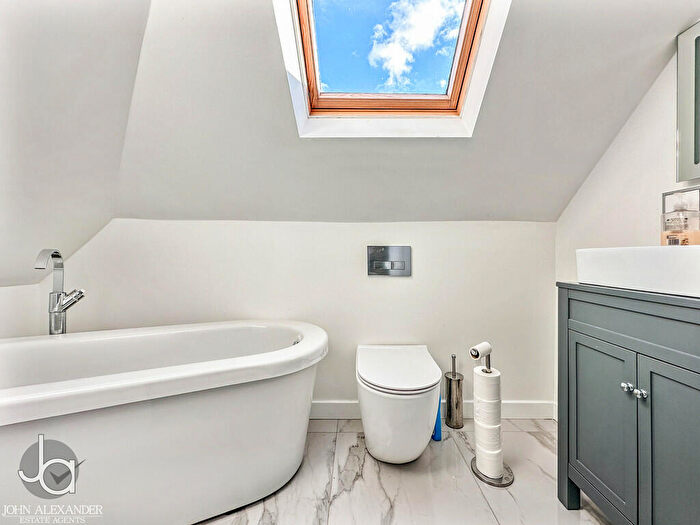 4 Bedroom Detached House For Sale In Straight Road, Colchester, CO3