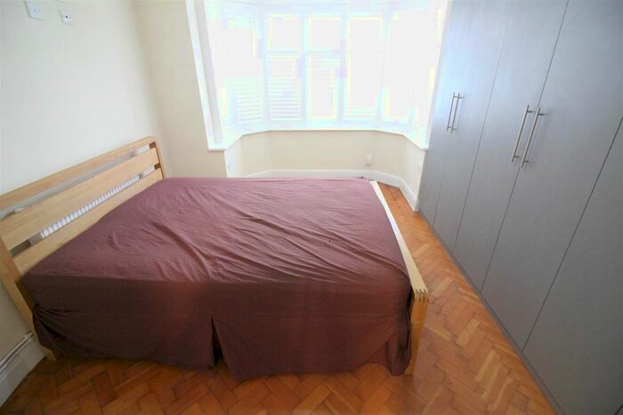 1 Bedroom Flat To Rent In Park Road, Hounslow, TW3