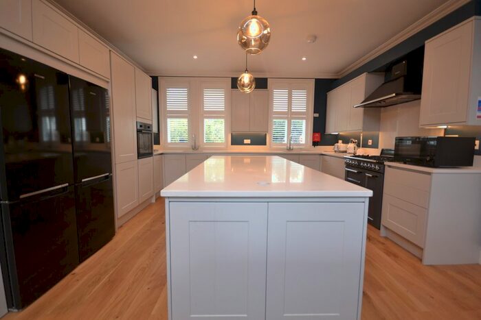 1 Bedroom Detached House To Rent In Southcote Road, Reading, RG30